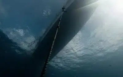 inspection de coque de bateau